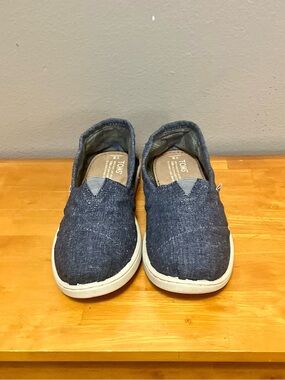 TOMS Alpargata Chambray Slip-on Shoe, Blue Gray/Beige Sole - Size Y5 (VGUC)